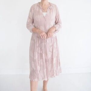 Wilfred Aritzia Womens Textured Floral Overlay Long Sleeve Dress Size Small Pink